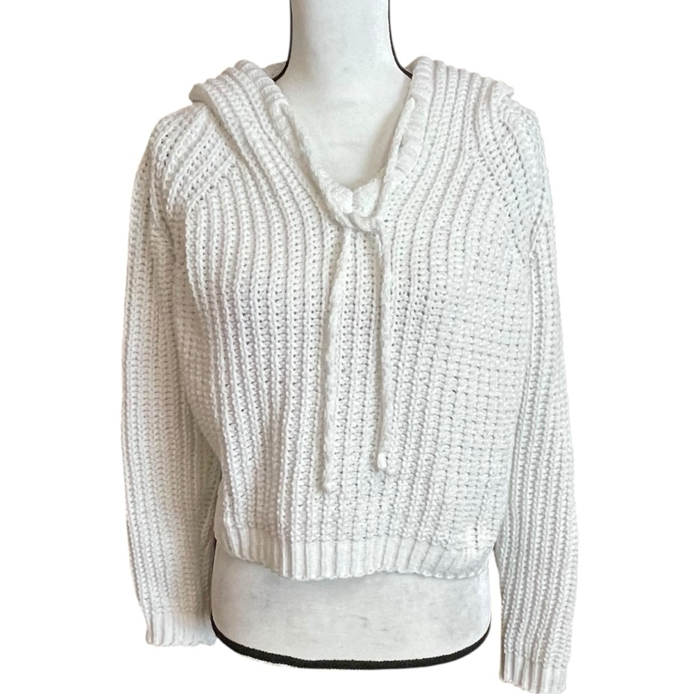 Mod on Trend white cropped sweater with long sleeves, drawstring hood s/m